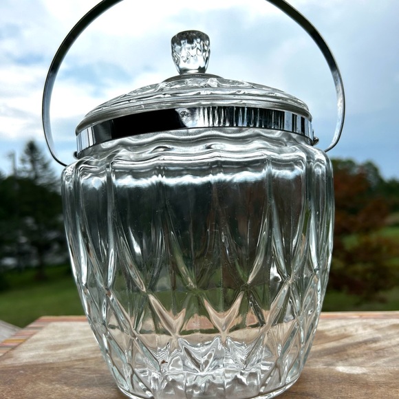 Vintage Mid Century Modern Clear Glass Ice Bucket With Lid - Picture 7 of 8